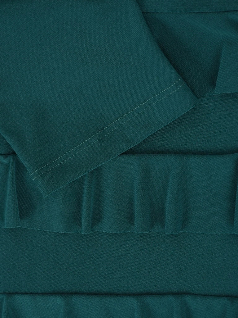 Butelkowozielona sukienka ołówkowa midi – elegancki model z ozdobną falbaną i rękawem 3/4 42114