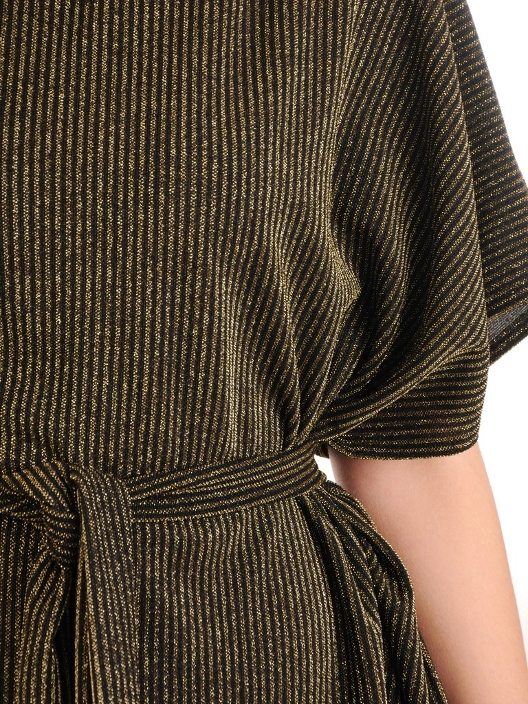 Elegancka sukienka mini oversize w złote paski – kimonowy fason z wiązaniem w talii 31398