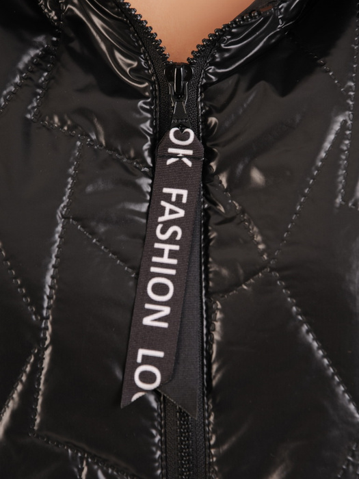 Czarna  kurtka damska z modnymi  napisami na kapturze 30641