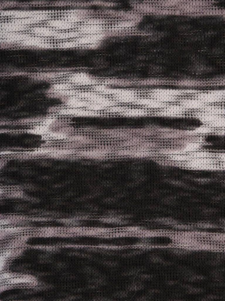 Wzorzysta czarno-grafitowa sukienka trapezowa – wyszczuplające przeszycia i elegancka kontrafałda 21867
