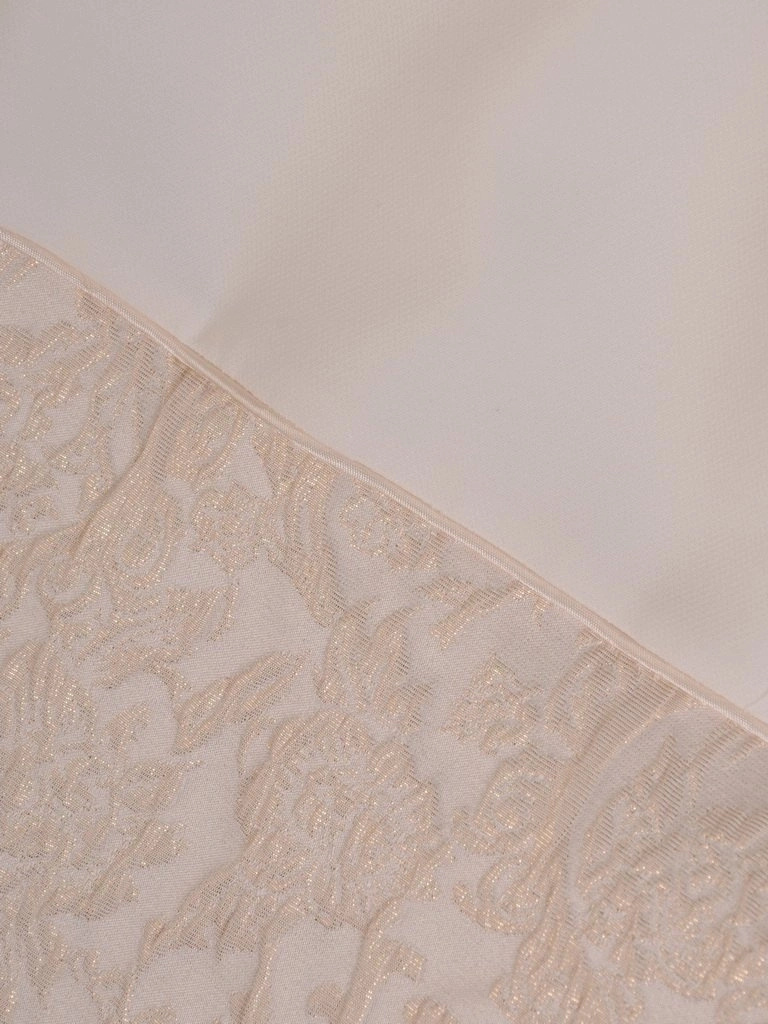 Elegancki kostium damski ecru z prostą sukienką midi – wysmuklające pionowe zaszewki i subtelny połysk 25291