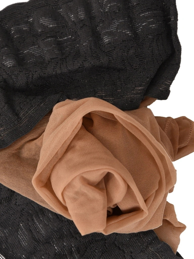 Beżowe pończochy samonośne 20 DEN z szeroką czarną koronką – elegancki dodatek do sukni i szpilek 40573