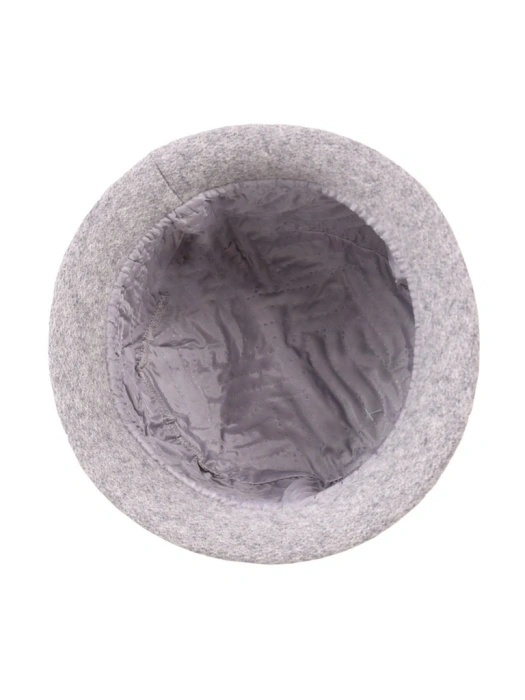 Elegancki szary kapelusz damski cloche – ciepły model na zimę z ozdobnym kwiatem 42388