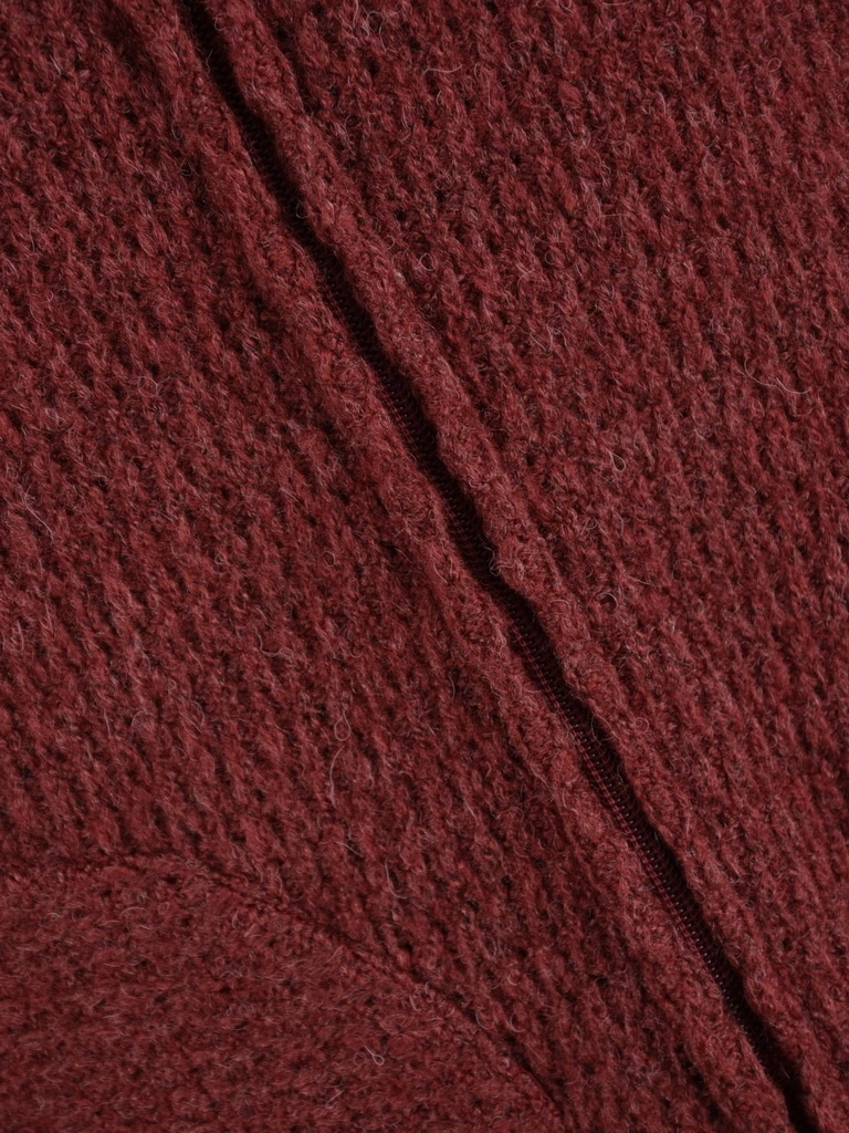 Elegancki sweter damski rozpinany w kolorze bordo – prosty krój z kapturem na chłodne dni 42173