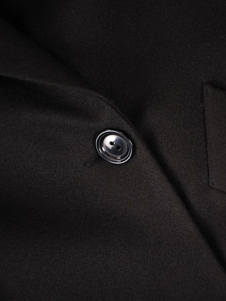 Elegancki płaszcz damski na jesień i zimę czarny – prosty fason z paskiem modelującym talię 36672