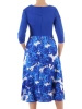 Elegancka chabrowa sukienka midi w kwiaty – rozkloszowany krój z dekoracyjną kokardą 37985