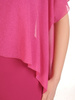 Amarantowa sukienka z asymetryczną narzutką z szyfonu 32450