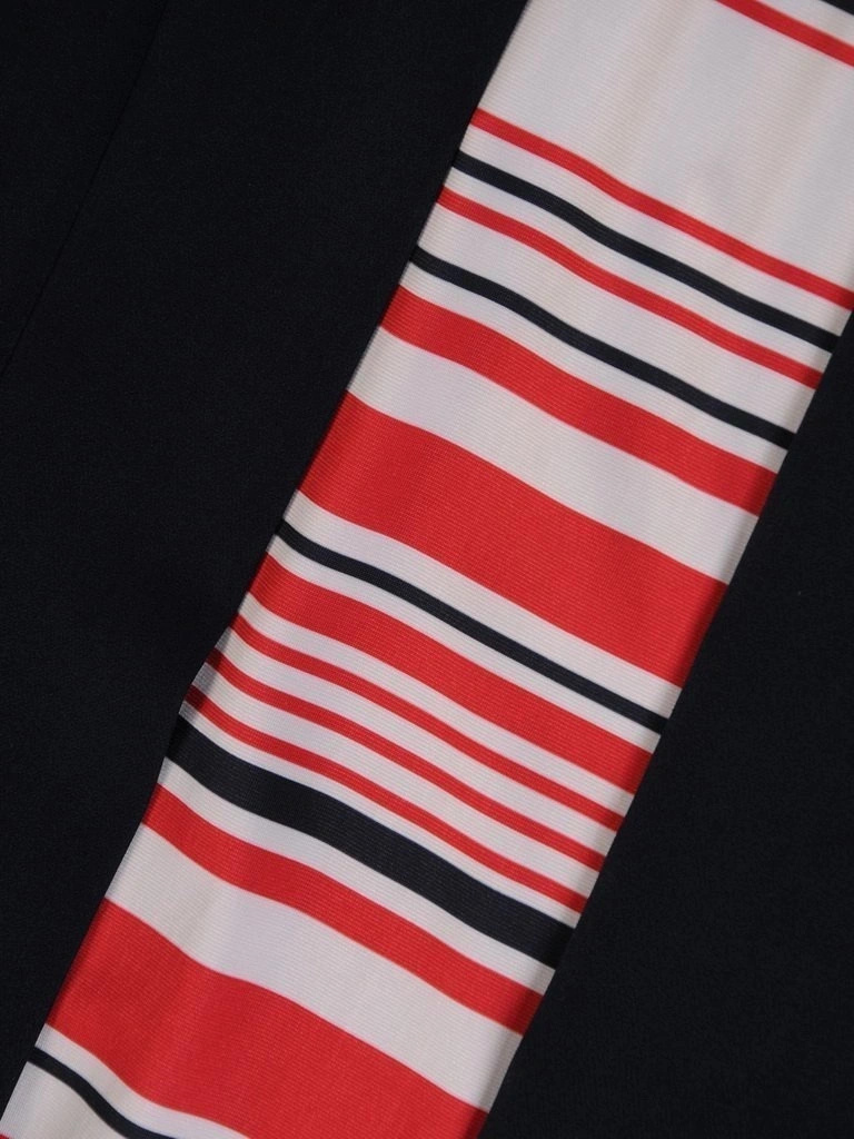 Elegancka sukienka rozkloszowana midi w paski – efekt imitacji żakietu podkreślający talię 24690