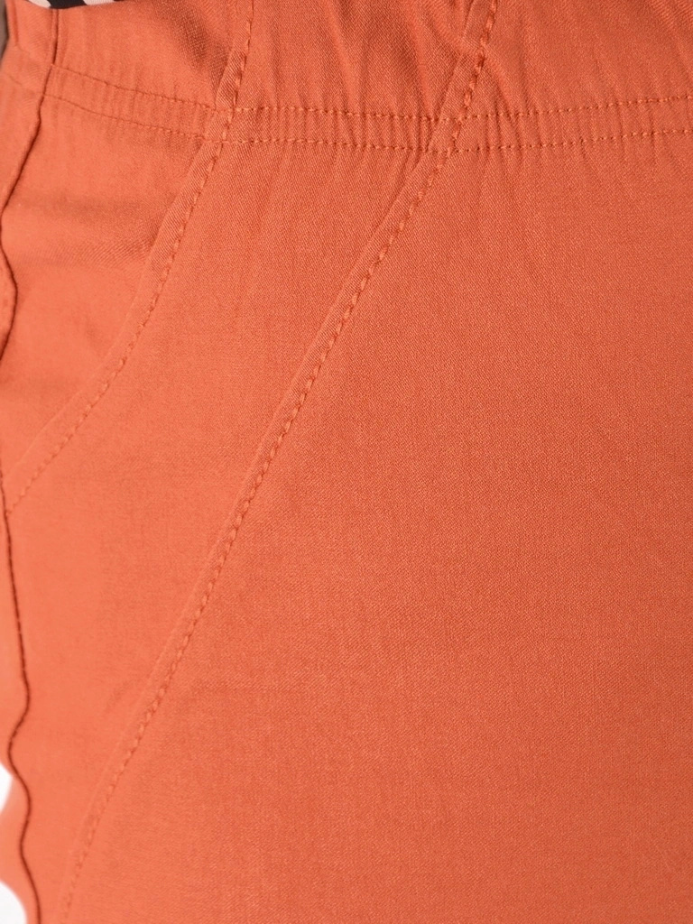 Eleganckie rude spodnie z prostą nogawką – fason plus size z gumką, idealny do biura 34872