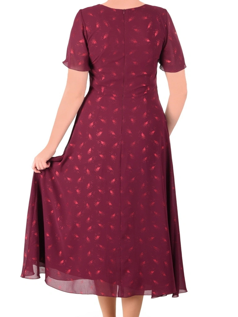 Elegancka bordowa suknia wieczorowa maxi rozkloszowana – kobiecy krój z wiązaniem podkreślającym talię 41203