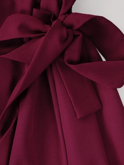 Elegancka sukienka rozkloszowana midi fuksja – kobiecy fason z wiązaniem modelujący talię 38766