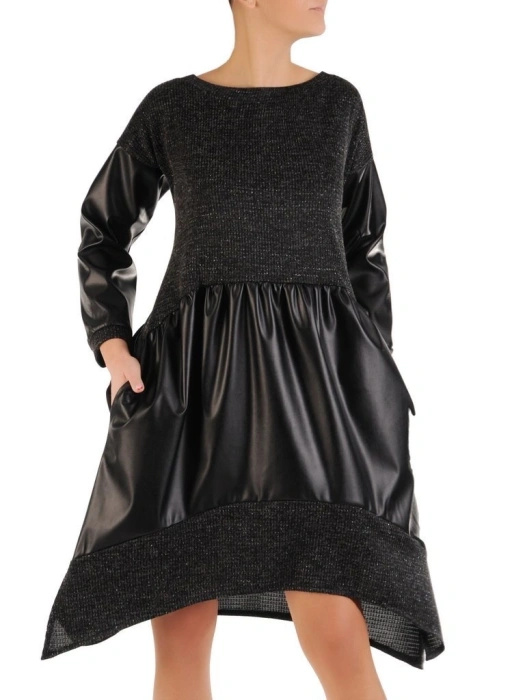 Elegancka sukienka trapezowa czarna – przedłużane boki optycznie modelują sylwetkę 27973