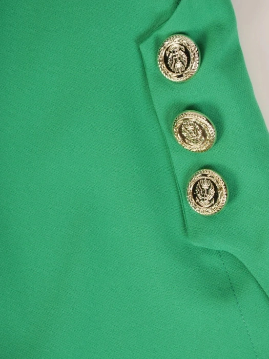Zielony garnitur damski ze spodniami na wesele – ponadczasowa elegancja z ozdobnym akcentem 33626