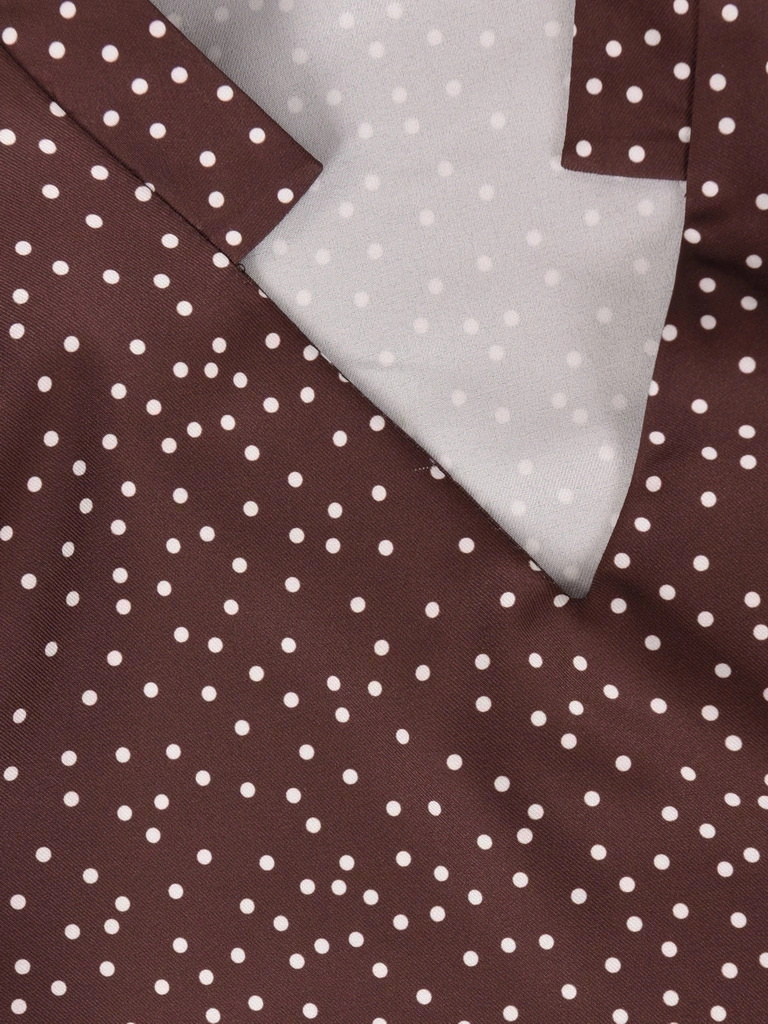 Damska bluzka w białe grochy, fason prosty ze stójką i dekoltem V – wysmuklająca dekolt na cieplejsze dni 40322