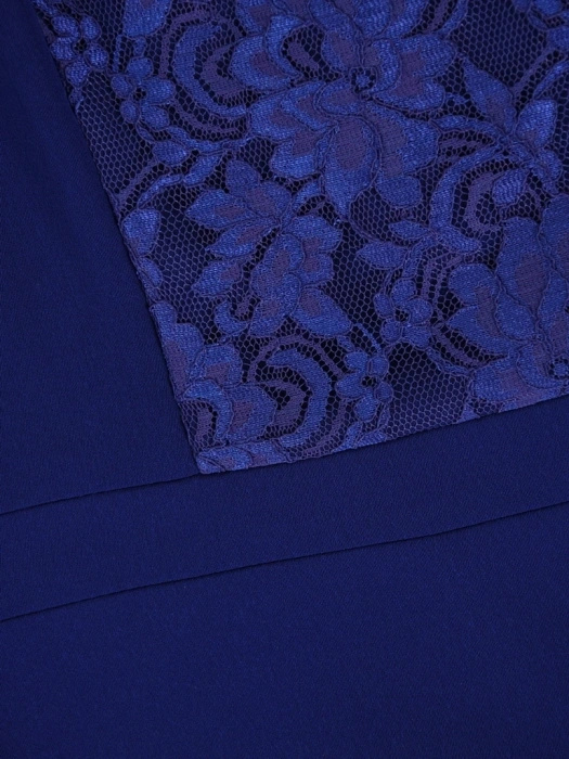 Elegancka garsonka damska ze spódnicą na wesele chabrowa – prosty fason z koronkową bluzką 30454