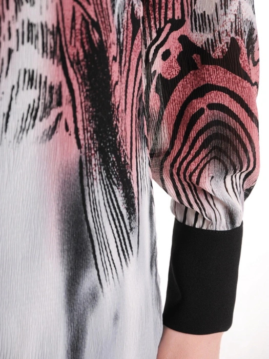 Komplet z tuniką w zwierzęcy print i czarnymi spodniami wide leg – komfortowy fason maskujący sylwetkę 39257