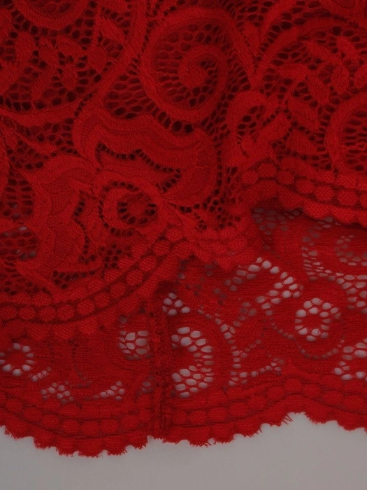 Elegancka czerwona sukienka na święta i andrzejki midi – prosty krój pięknie modelujący sylwetkę 18633