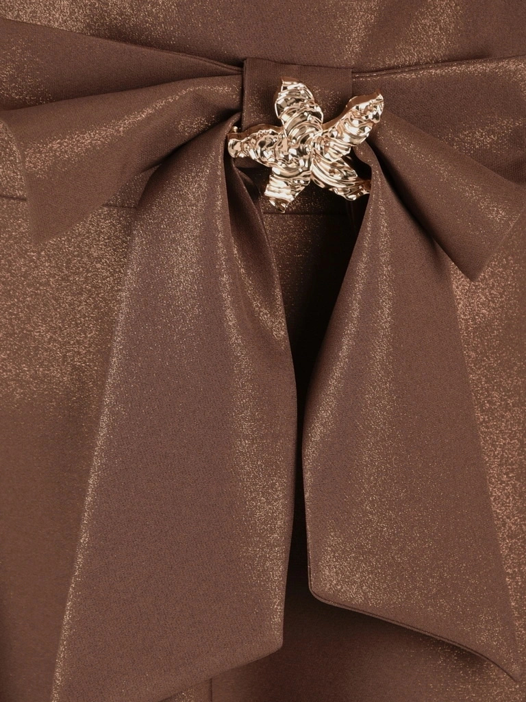 Elegancka brązowa sukienka wieczorowa na andrzejki, wesele – rozkloszowany krój z kopertowym dekoltem 42711