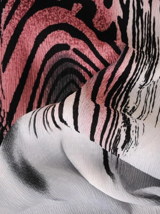 Komplet z tuniką w zwierzęcy print i czarnymi spodniami wide leg – komfortowy fason maskujący sylwetkę 39257
