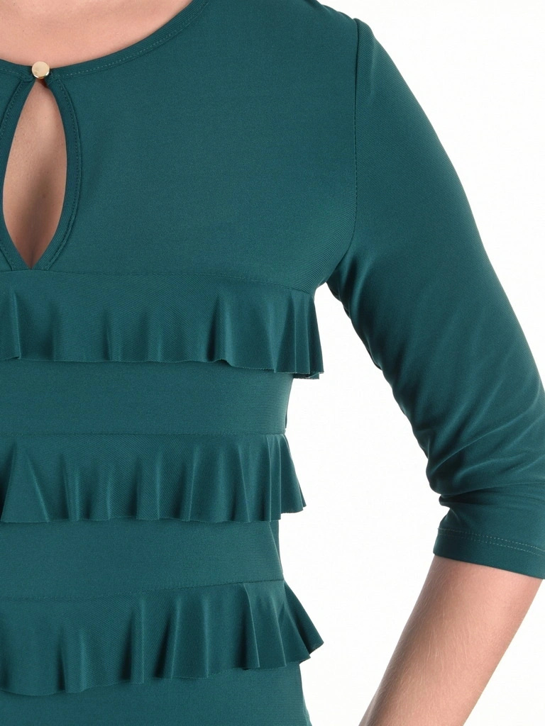 Butelkowozielona sukienka ołówkowa midi – elegancki model z ozdobną falbaną i rękawem 3/4 42114