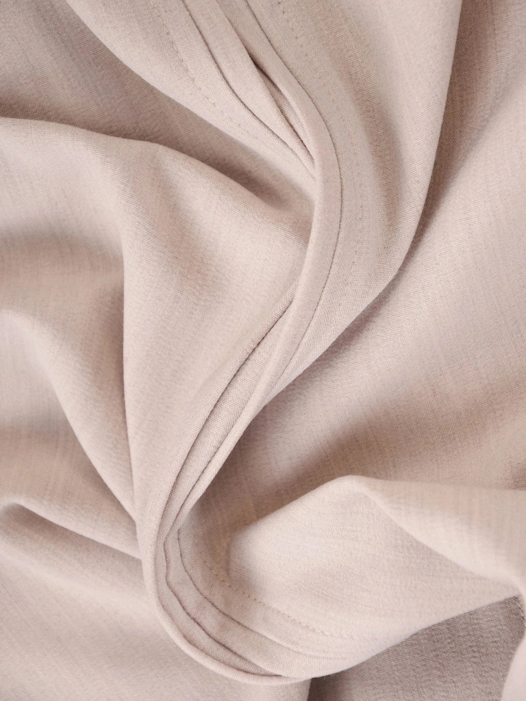 Elegancka beżowa spódnica midi o prostym kroju – wiskozowy model z przednią plisą do biura 38371