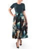 Sukienka rozkloszowana maxi w butelkowej zieleni – elegancki fason modelujący talię 40502