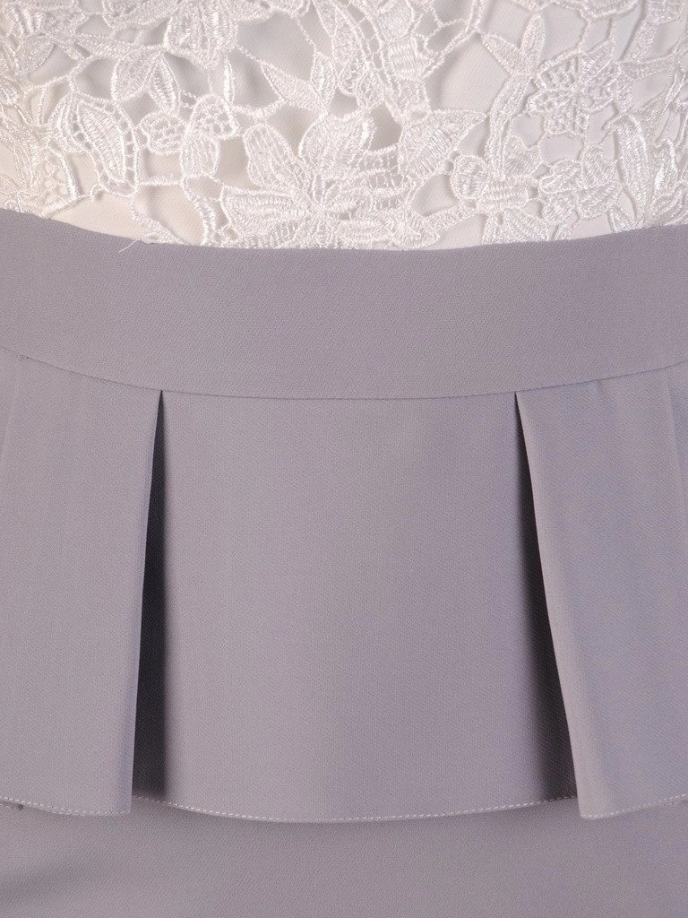 Popielato-ecru sukienka ołówkowa z baskinką i dekoltem V – elegancka kreacja modelująca sylwetkę 19961
