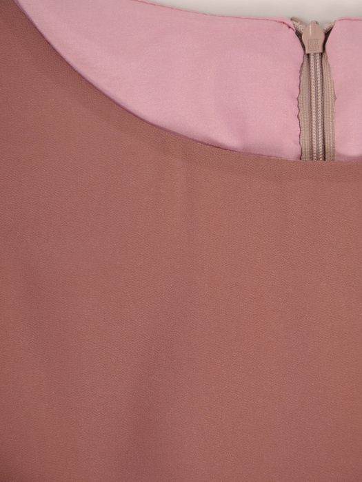 Sukienka z szyfonu, beżowa kreacja w luźnym fasonie 29034