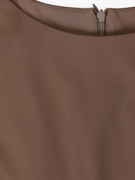 Elegancka sukienka do pracy midi prosta w kolorze mokka – stylowy fason z paskiem podkreślającym talię 40409