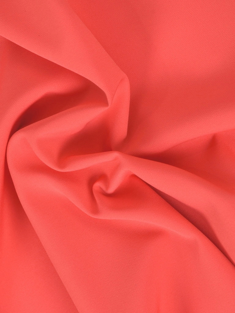 Elegancka sukienka midi koralowa na wesele – prosty krój z koronką i tiulowymi rękawami 42105