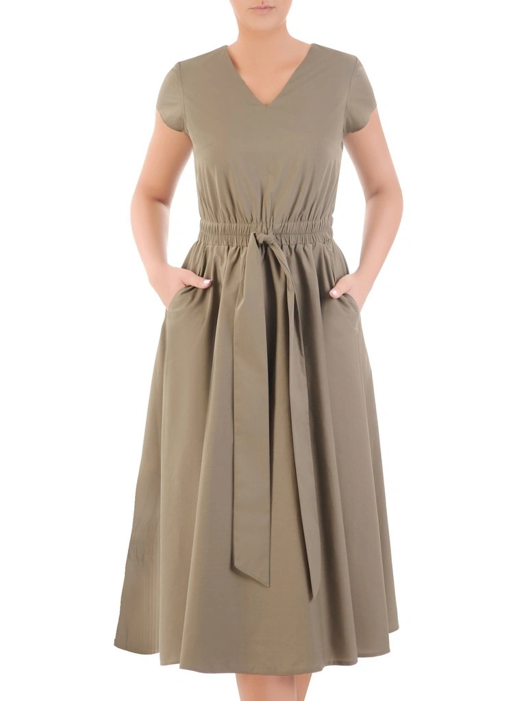 Rozkloszowana sukienka maxi w kolorze khaki – elegancki krój z wiązaniem modelującym sylwetkę 32902