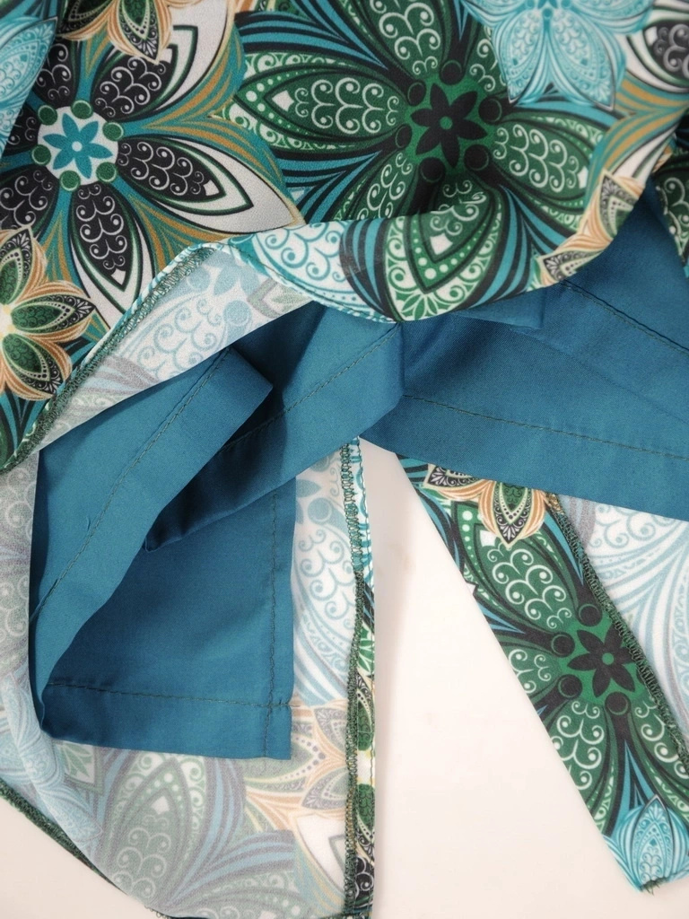 Wizytowa sukienka jesienna z długim rękawem o prostym kroju – wielobarwny wzór i ozdobne falbany 33504