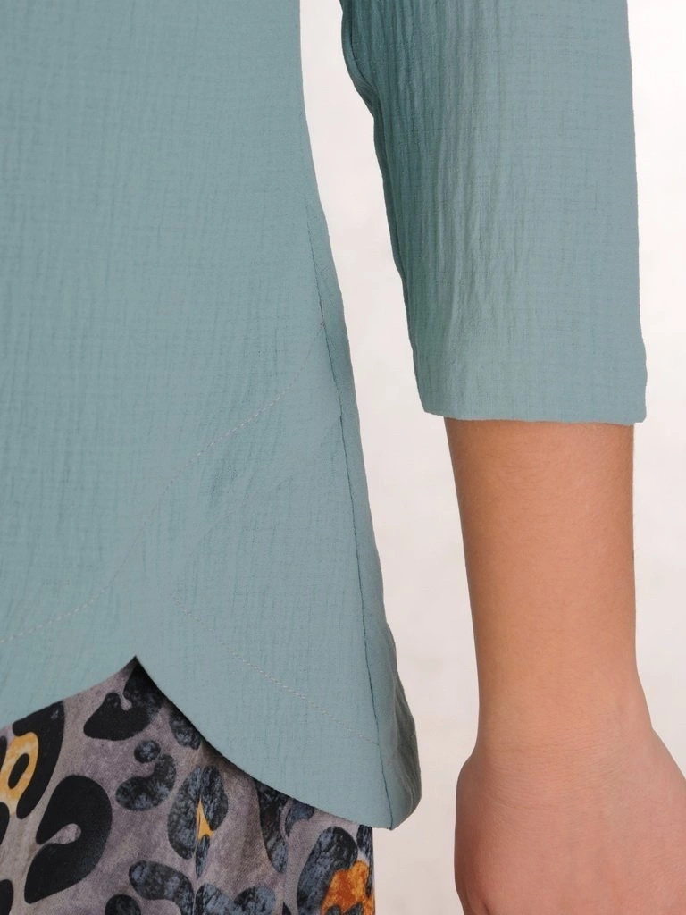 Wizytowa sukienka trapezowa midi w zwierzęcy print – dwuwarstwowy fason tuszujący biodra 28251