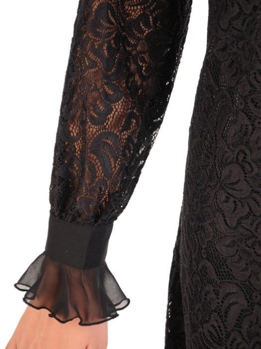 Elegancka czarna sukienka trapezowa midi w kwiaty – swobodny krój z ozdobnymi falbanami 27386