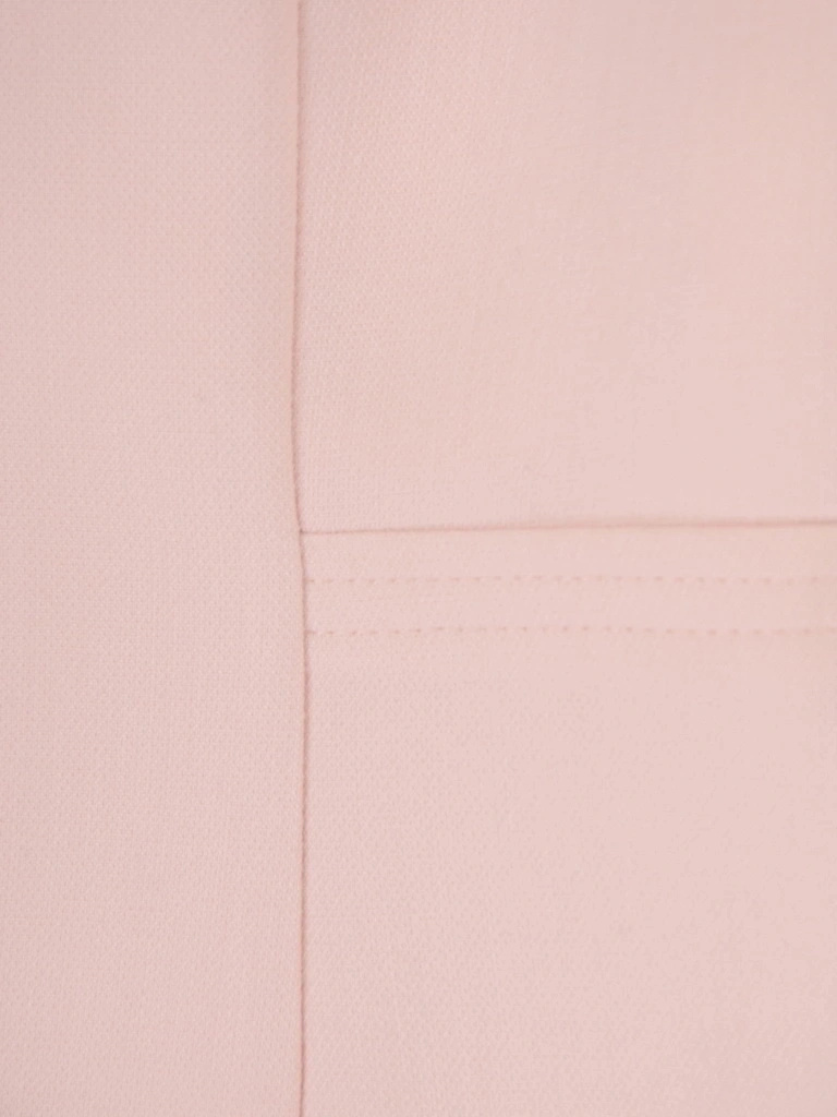 Pudroworóżowa marynarka z rękawem 3/4 i ozdobnym dekoltem – taliowany fason pięknie modelujący figurę 36102