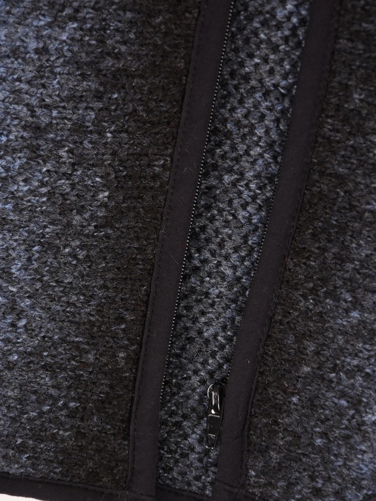 Granatowy sweter damski rozpinany na suwak – luźny fason tuszujący biodra z rękawem 3/4 42179
