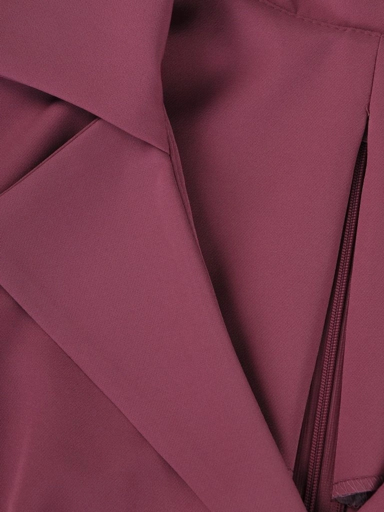 Elegancka fioletowa sukienka rozkloszowana – wyszczuplające sylwetkę zaszewki i pasek w talii 15713