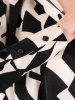 Czarno-kremowa koszula plus size z geometrycznym printem – luźny fason wysmuklający sylwetkę, idealna do biura 38281
