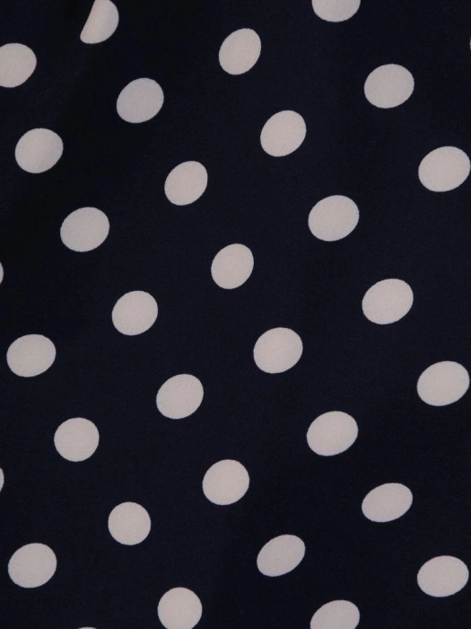 Granatowa sukienka midi w groszki – optycznie wyszczuplający, rozkloszowany fason z kokardą 26019