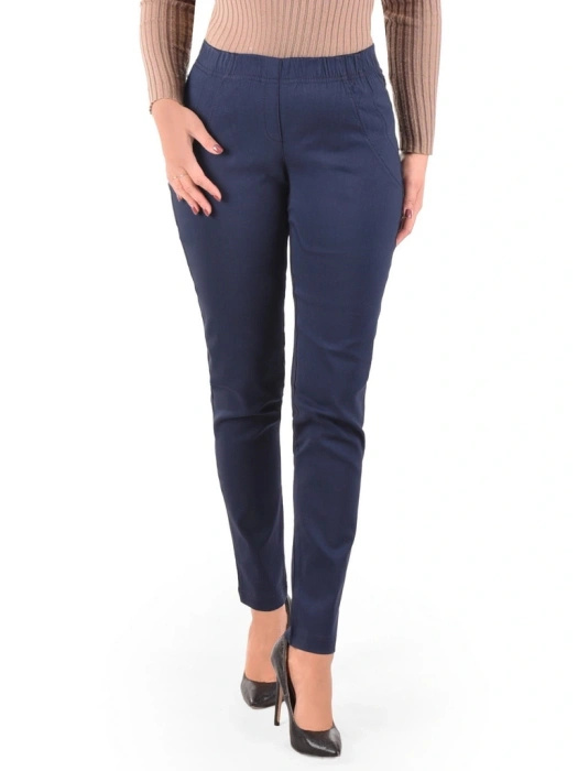 Granatowe spodnie damskie z prostymi nogawkami – uniwersalny element garderoby, idealny dla sylwetki plus size 37637