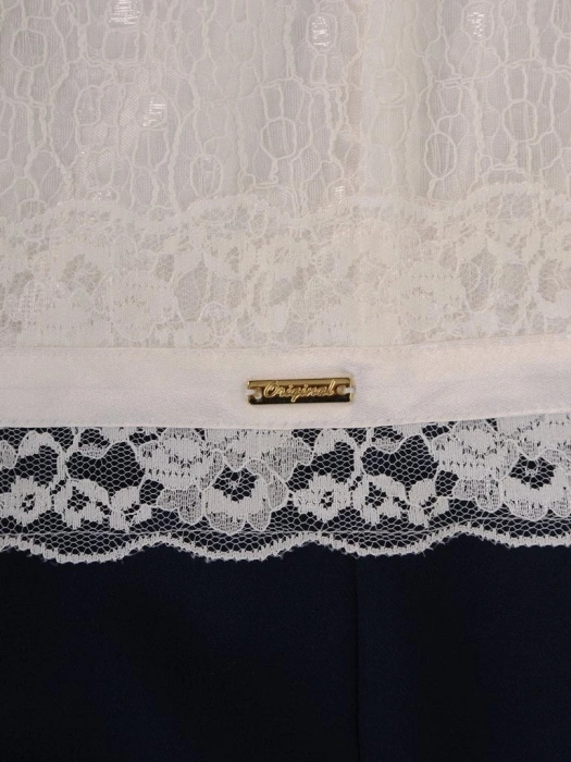 Elegancka granatowa sukienka wieczorowa z koronką ecru – prosty fason wysmuklający figurę 11245