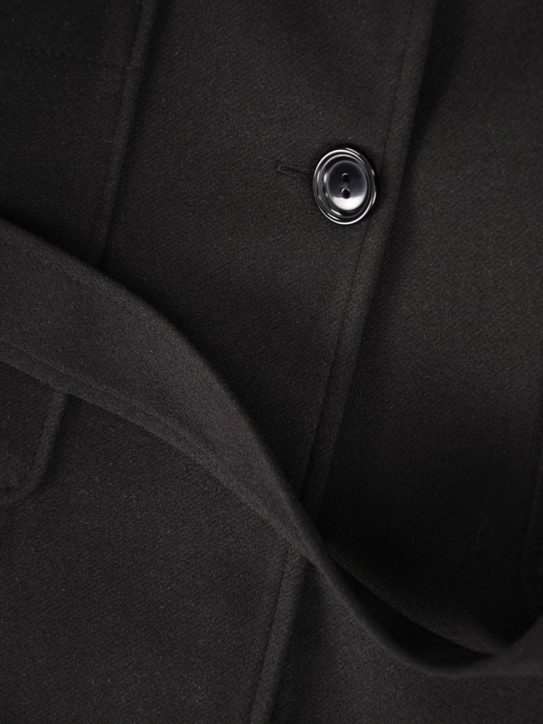 Elegancki czarny płaszcz zimowy damski – prosty krój z wiązaniem modelującym sylwetkę 36907