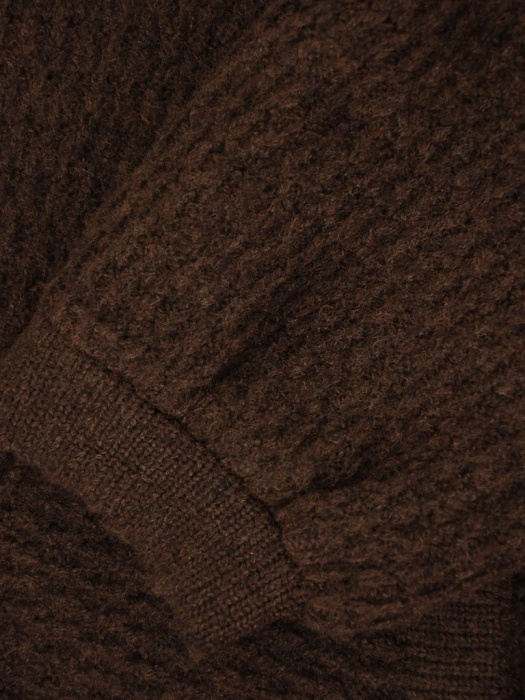 Elegancki sweter damski rozpinany w odcieniu brązu – prosty krój z kapturem i bufiastym rękawem 42174