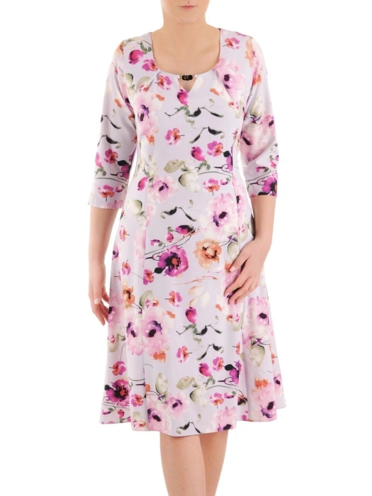 Elegancka sukienka rozkloszowana w kwiaty midi – kobiecy krój podkreślający talię 39401
