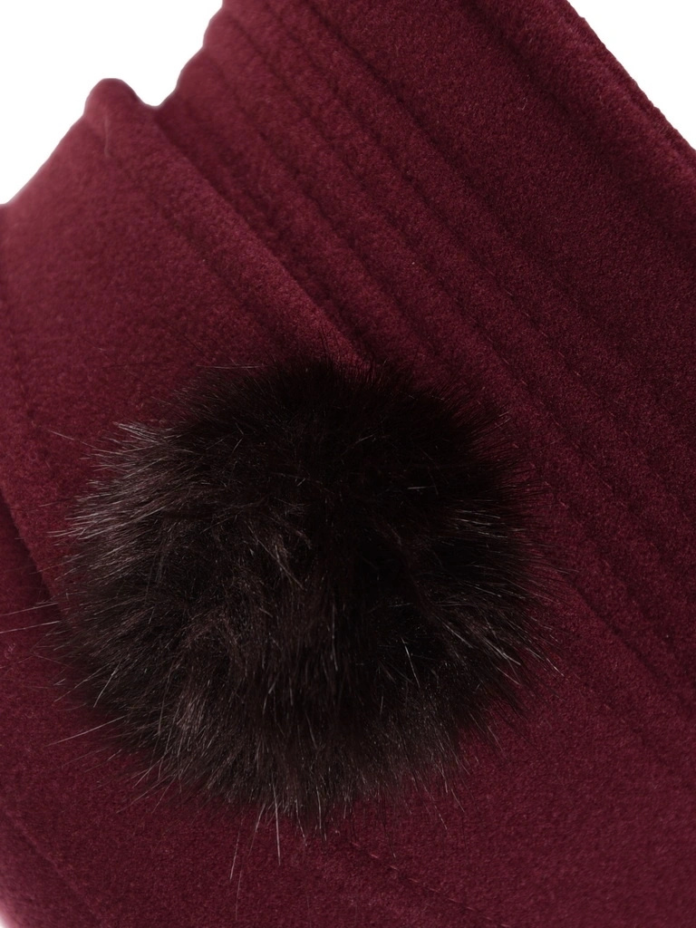 Elegancki kapelusz cloche w kolorze buraczkowym – ciepły fason z regulowanym obwodem na chłodne dni 42358
