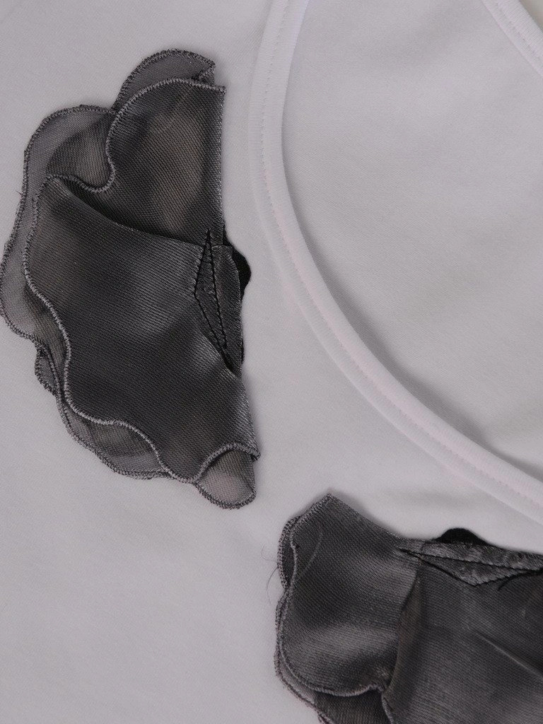 Elegancka bluzka wizytowa z tiulową aplikacją – prosty krój z miękkiej wiskozy 18973