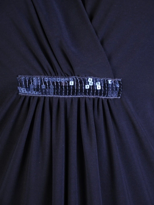 Granatowa gładka sukienka trapezowa z kopertowym dekoltem – krótki rękaw kimono i swobodny fason 32278