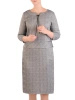 Elegancka prosta sukienka midi w kratę z rękawem 3/4 – fason z baskinką wysmuklający proporcje 33924