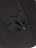 Czarny kapelusz damski typu cloche na jesień – elegancki fason z ozdobną wstawką 42410