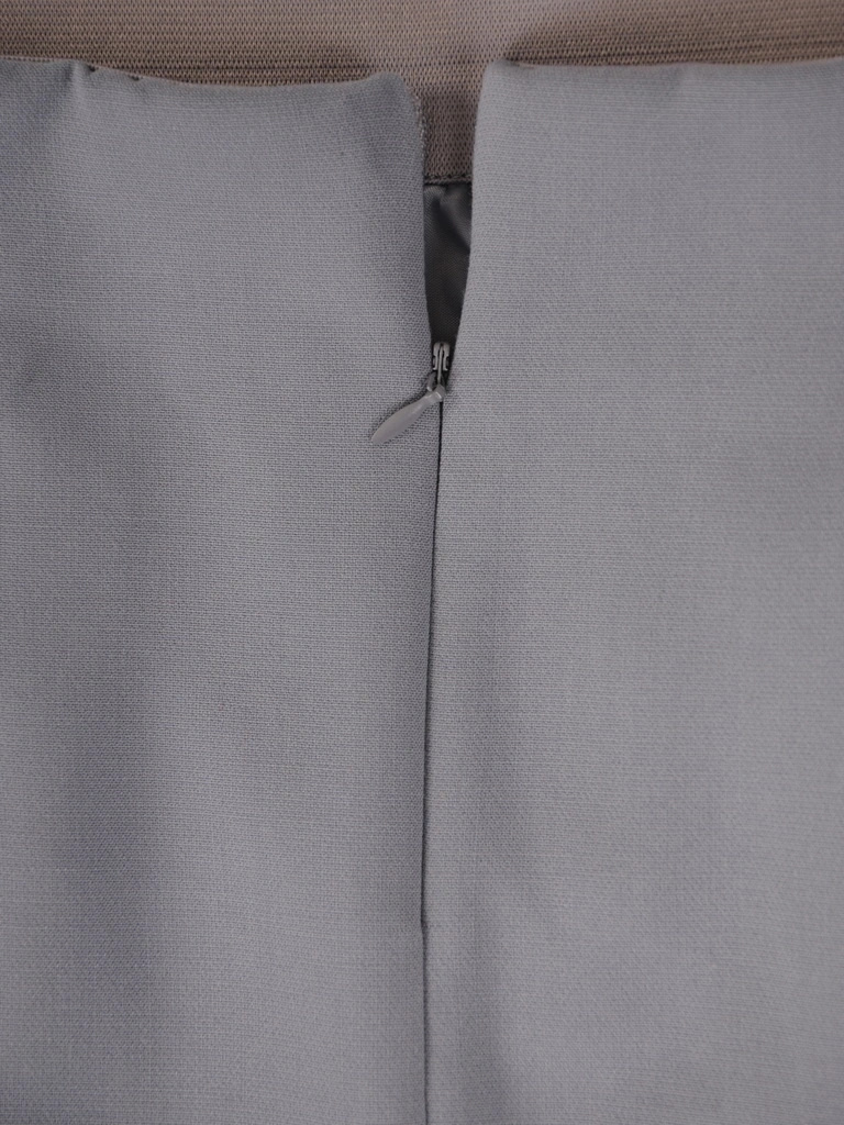 Elegancka szara spódnica midi na jesień – prosty fason na gumce modelujący sylwetkę 38628